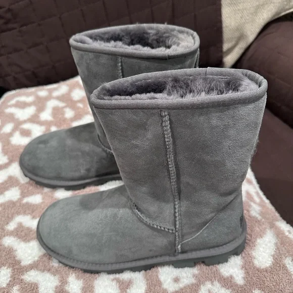 Ugg Grey Short Boot - Picture 4 of 7